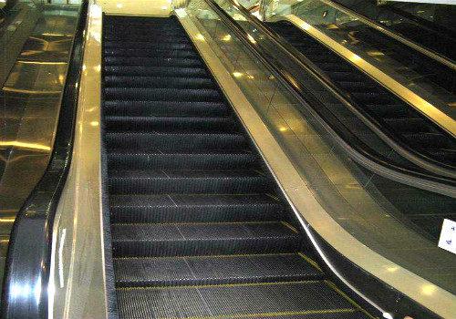 手   機(jī):13544630070 地   址:東莞市東城街道塘邊頭停車(chē)廠段東區(qū)