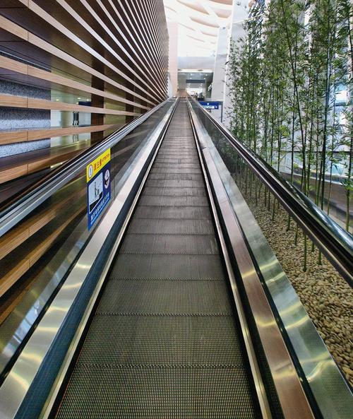 c型自動(dòng)人行道傾斜式