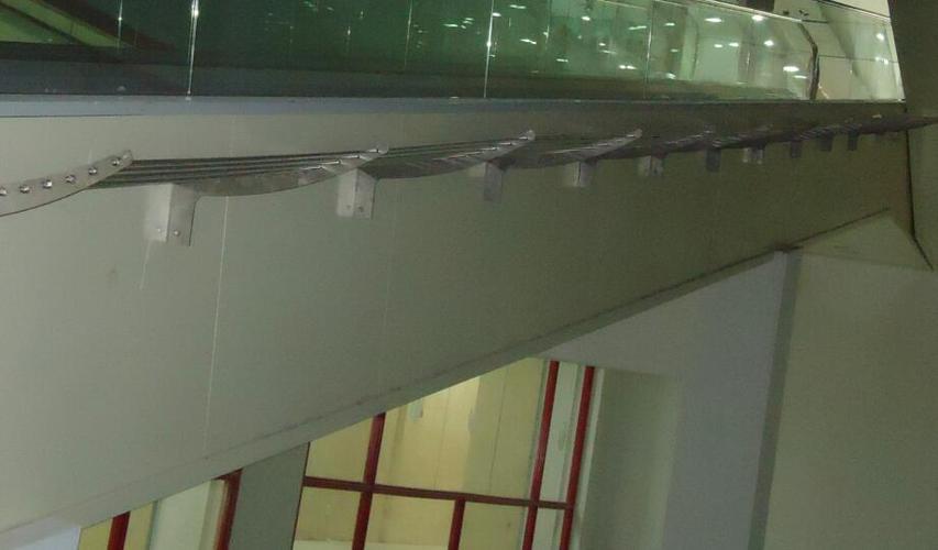 自動人行道裝潢