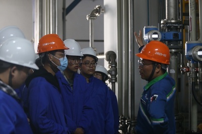 深藍學院開展“環宇潤澤,化學致用”2022級環化大類“訪企拓知”轉型教育實踐