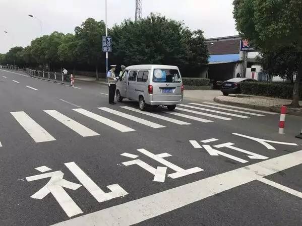 "蘇D"車主常州市首套抓拍"斑馬線不禮讓行人"電子警察 近期將在經(jīng)開區(qū)上崗執(zhí)勤