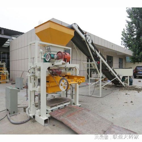 路面磚機是市政建設(shè)必不可少的建材生產(chǎn)設(shè)備