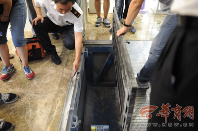 西安開展自動扶梯全面檢查，記者調查“救命按鈕”與自動人行道生產安全